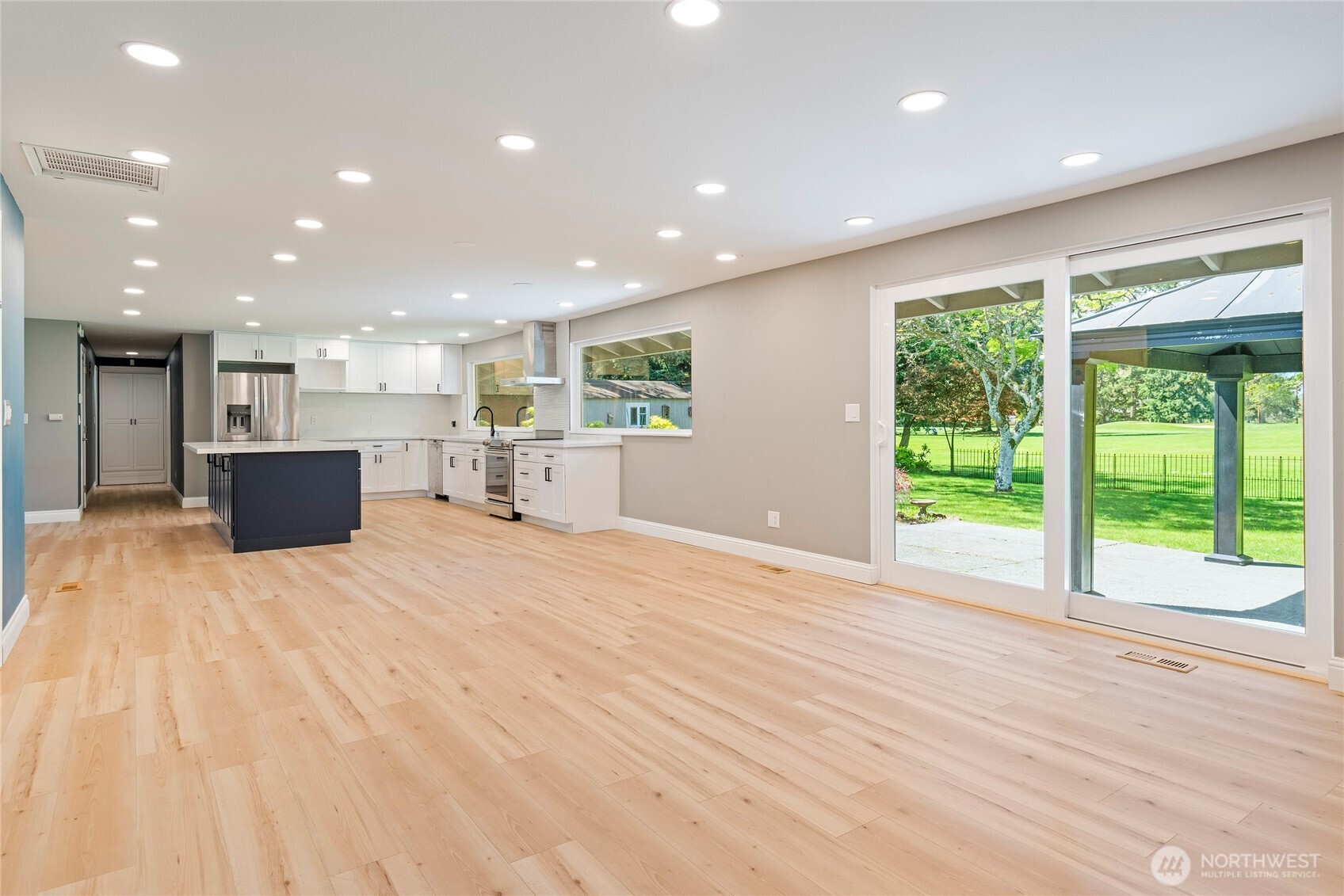 8001 Sapphire Drive SW, Lakewood, WA 98498