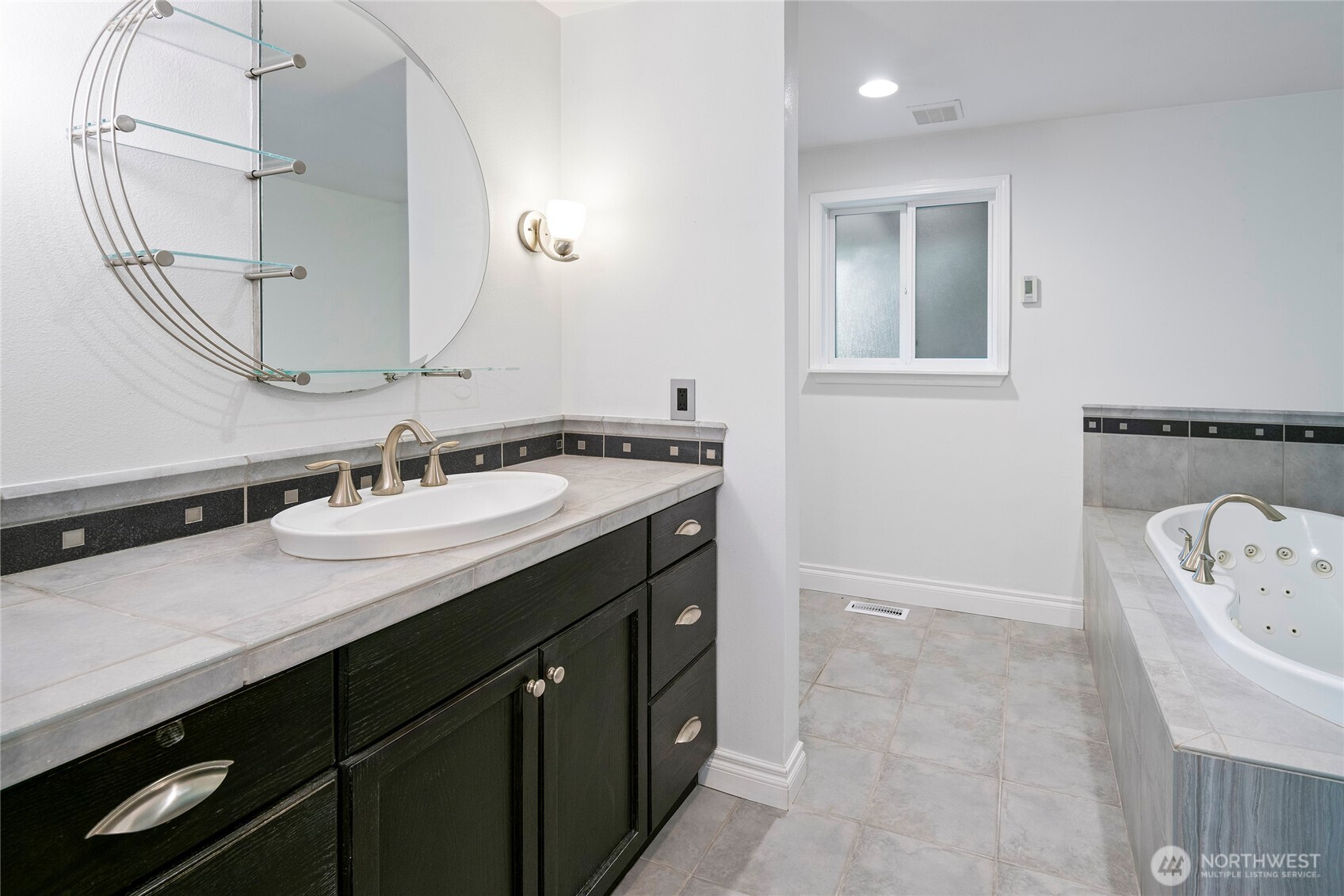 8001 Sapphire Drive SW, Lakewood, WA 98498