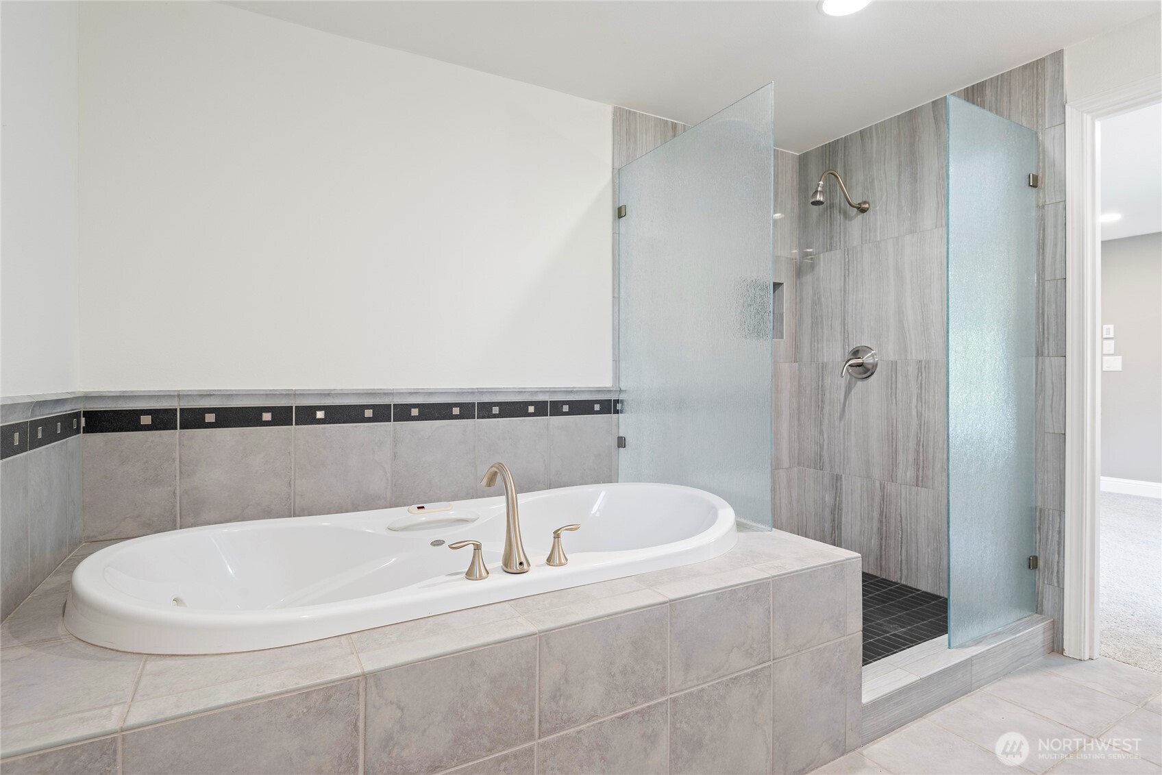 8001 Sapphire Drive SW, Lakewood, WA 98498