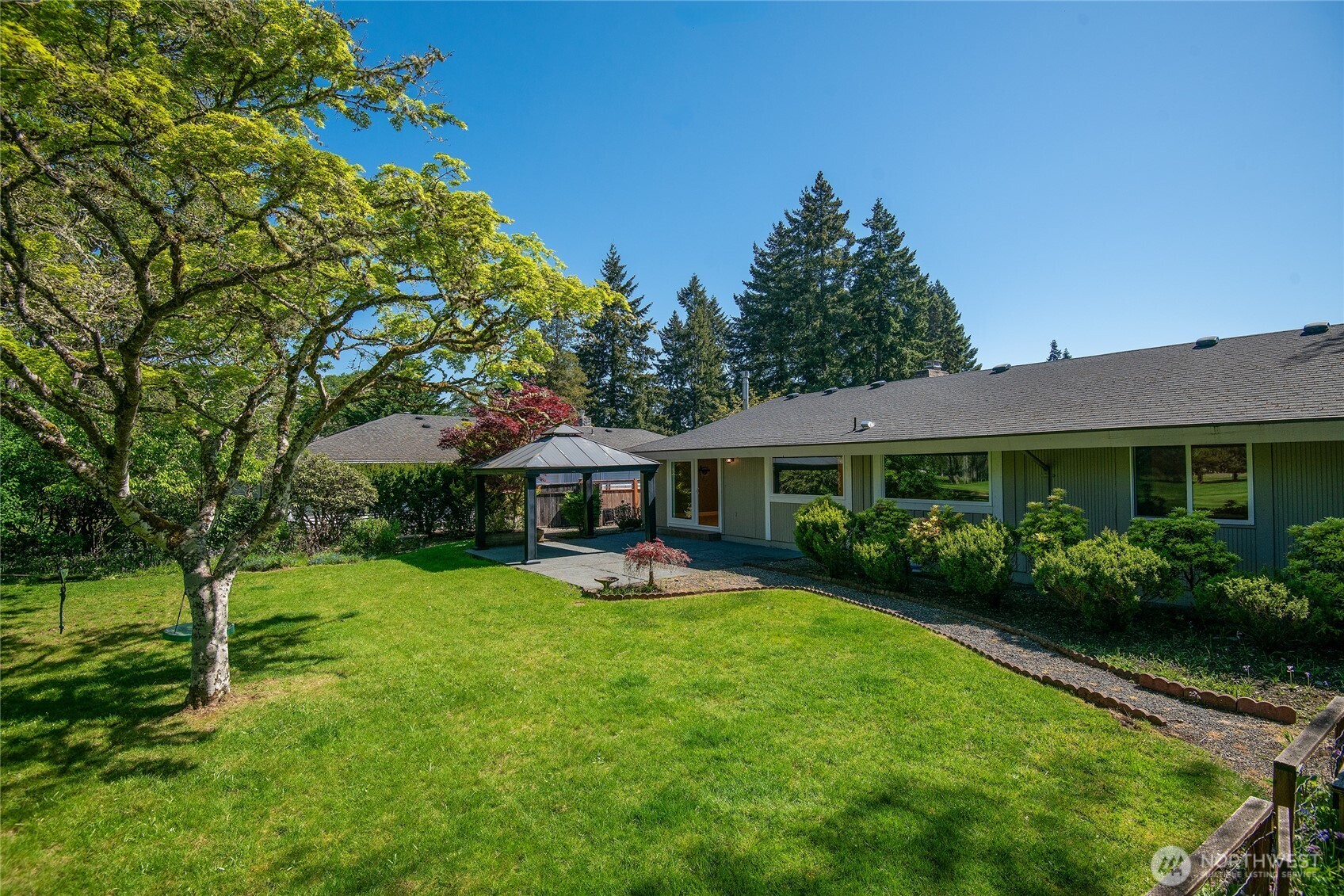 8001 Sapphire Drive SW, Lakewood, WA 98498