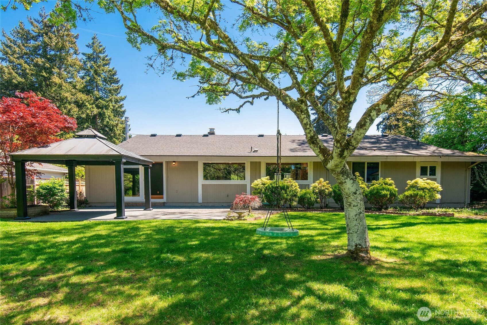 8001 Sapphire Drive SW, Lakewood, WA 98498