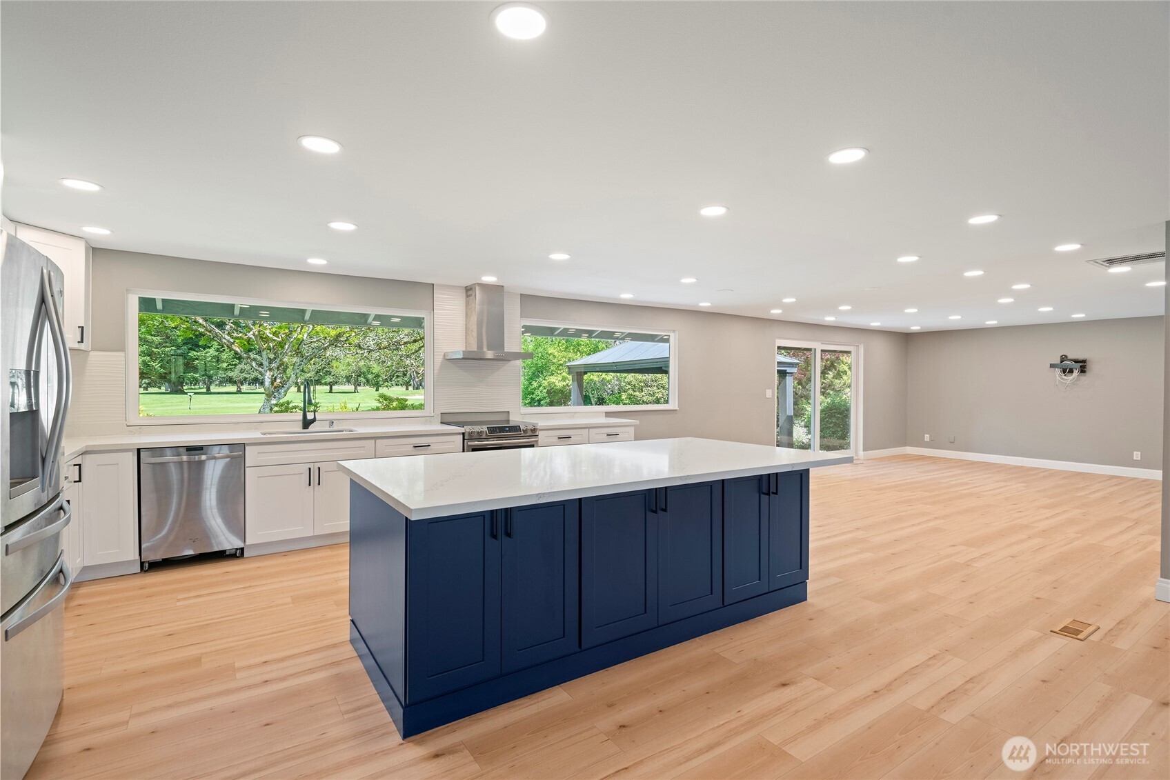 8001 Sapphire Drive SW, Lakewood, WA 98498