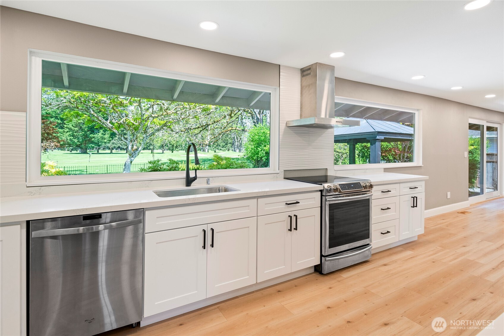 8001 Sapphire Drive SW, Lakewood, WA 98498