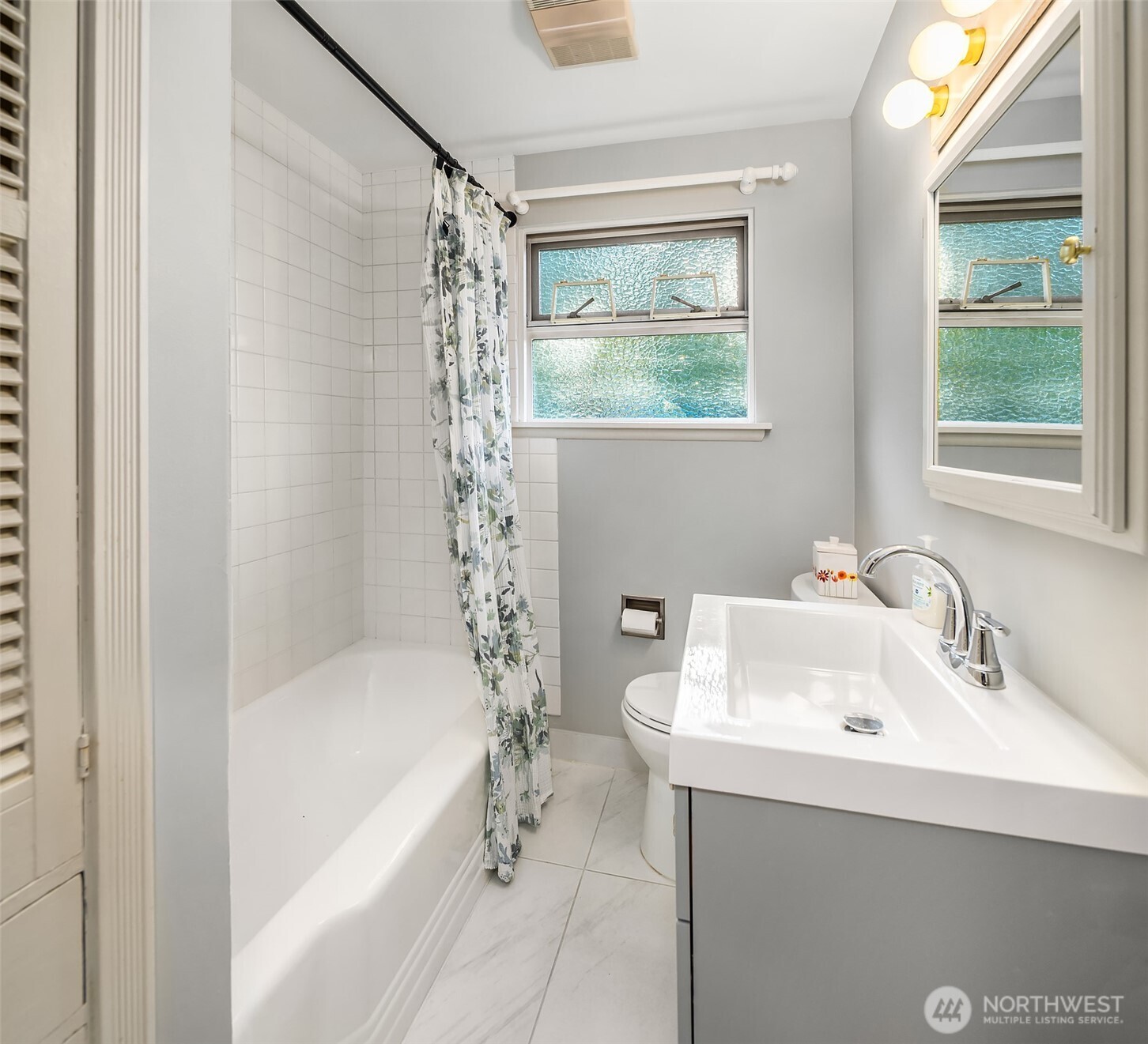 2702 4th Avenue W, Seattle, WA 98119