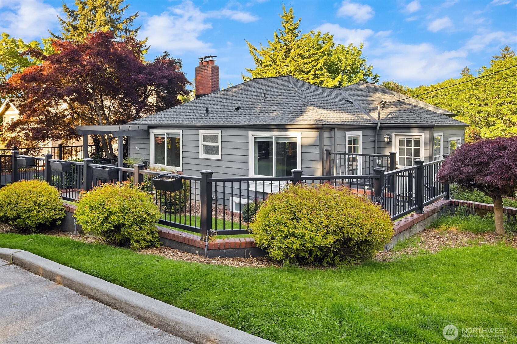 2702 4th Avenue W, Seattle, WA 98119