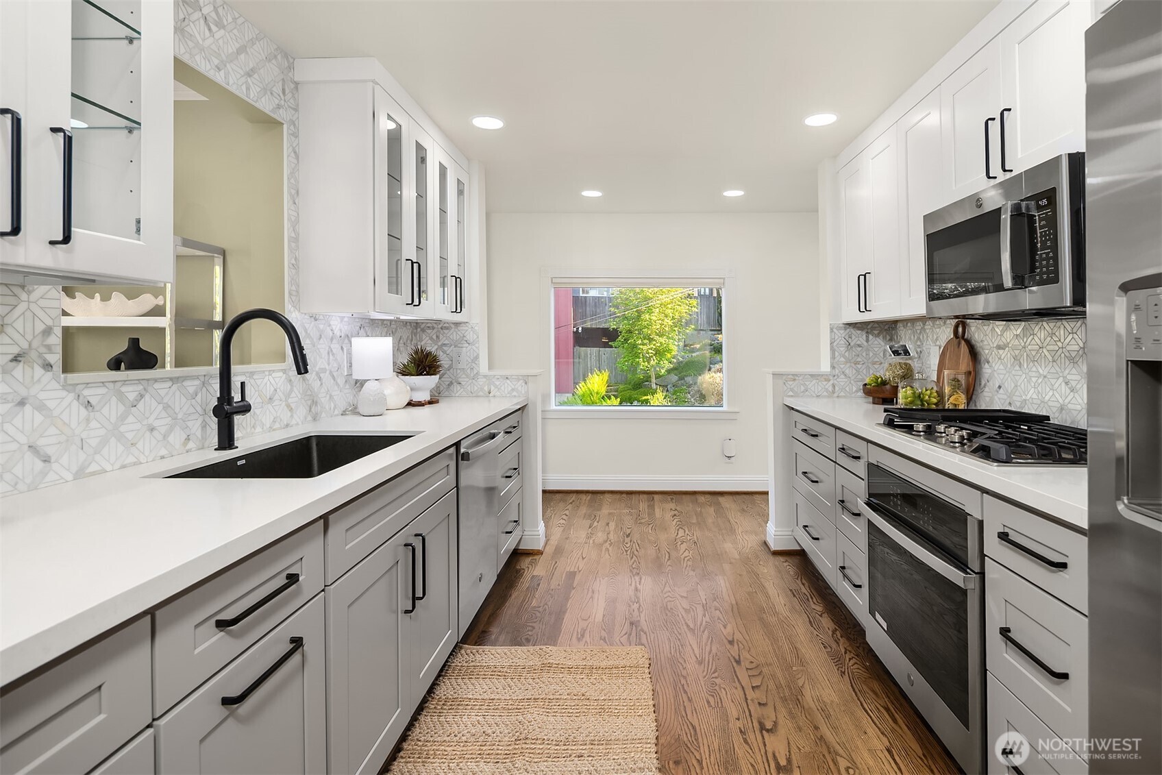 2702 4th Avenue W, Seattle, WA 98119