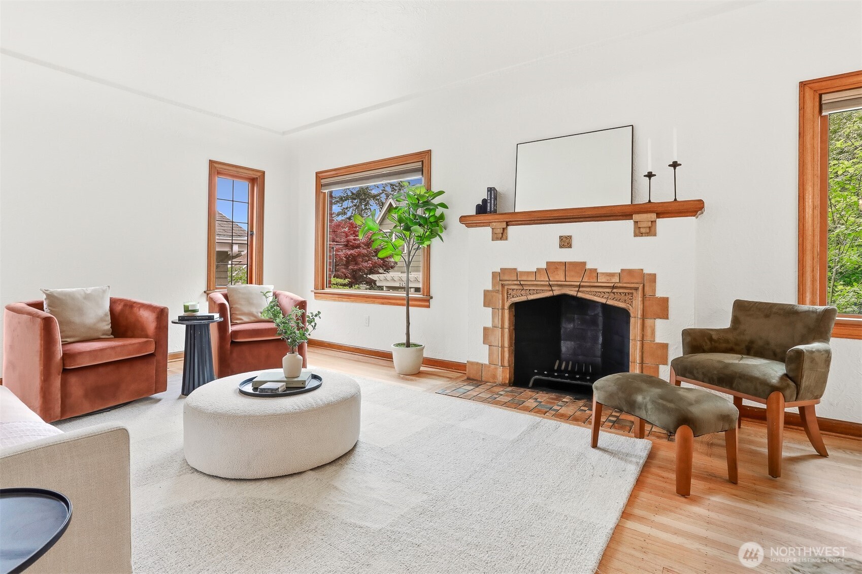 2430 Lorentz Place N, Seattle, WA 98109