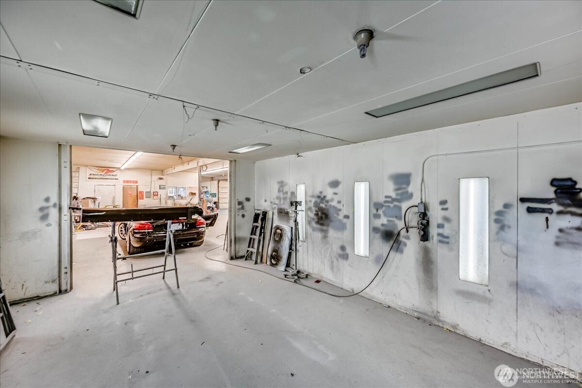 13720 Aurora Avenue N, Seattle, WA 98133