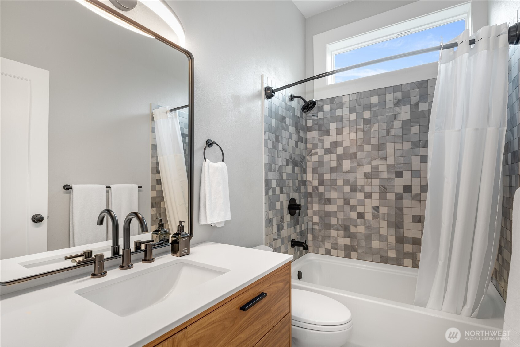 1803 Bigelow Avenue N, Seattle, WA 98109