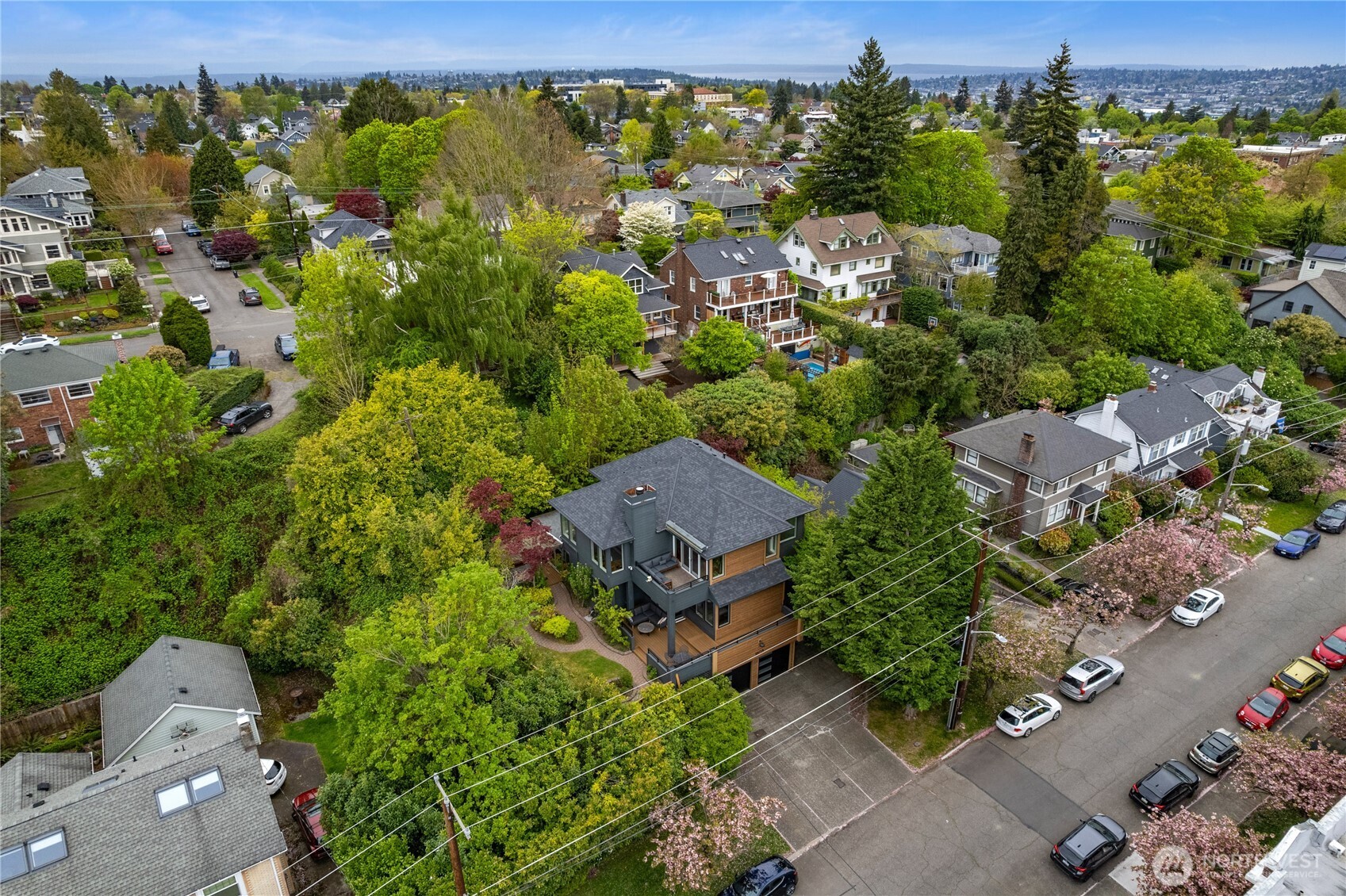 1803 Bigelow Avenue N, Seattle, WA 98109