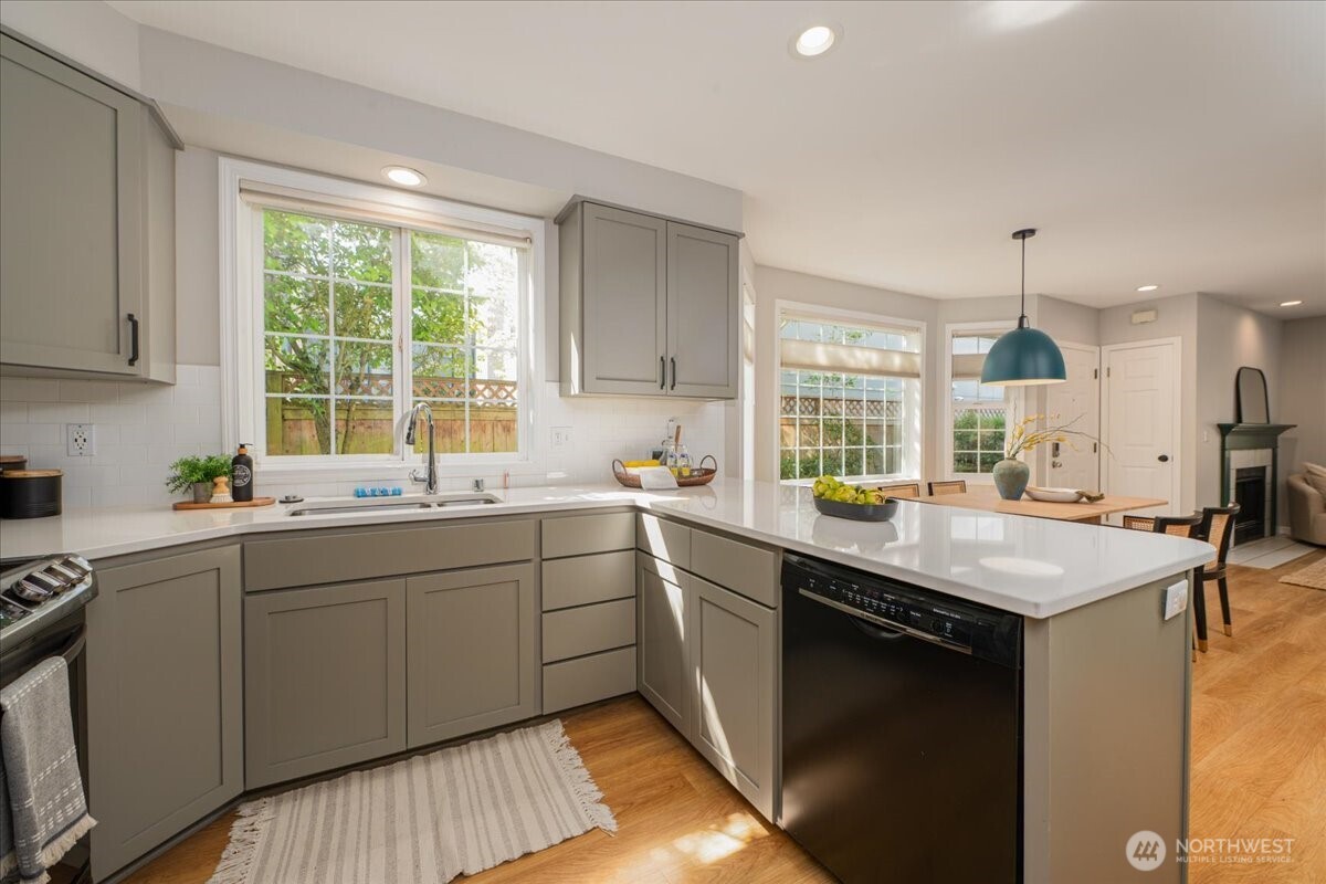 2649 NW 64th Street , Seattle, WA 98107