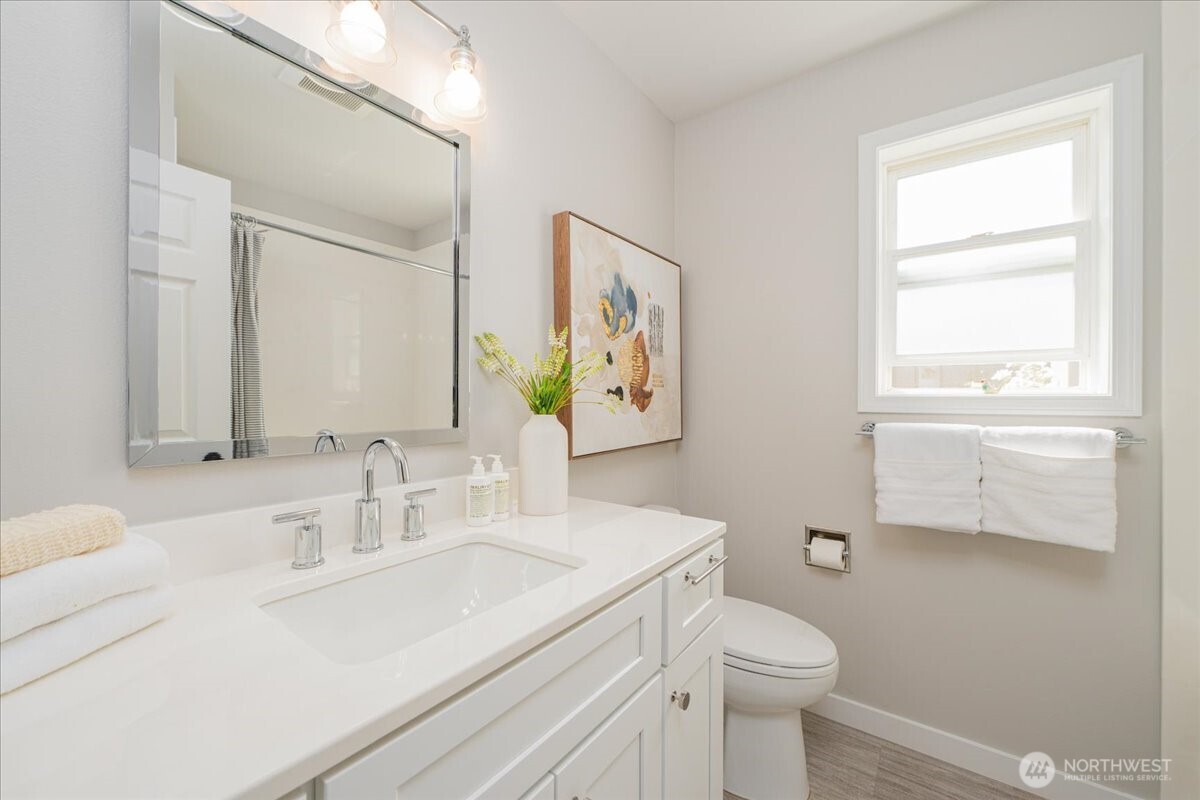2649 NW 64th Street , Seattle, WA 98107