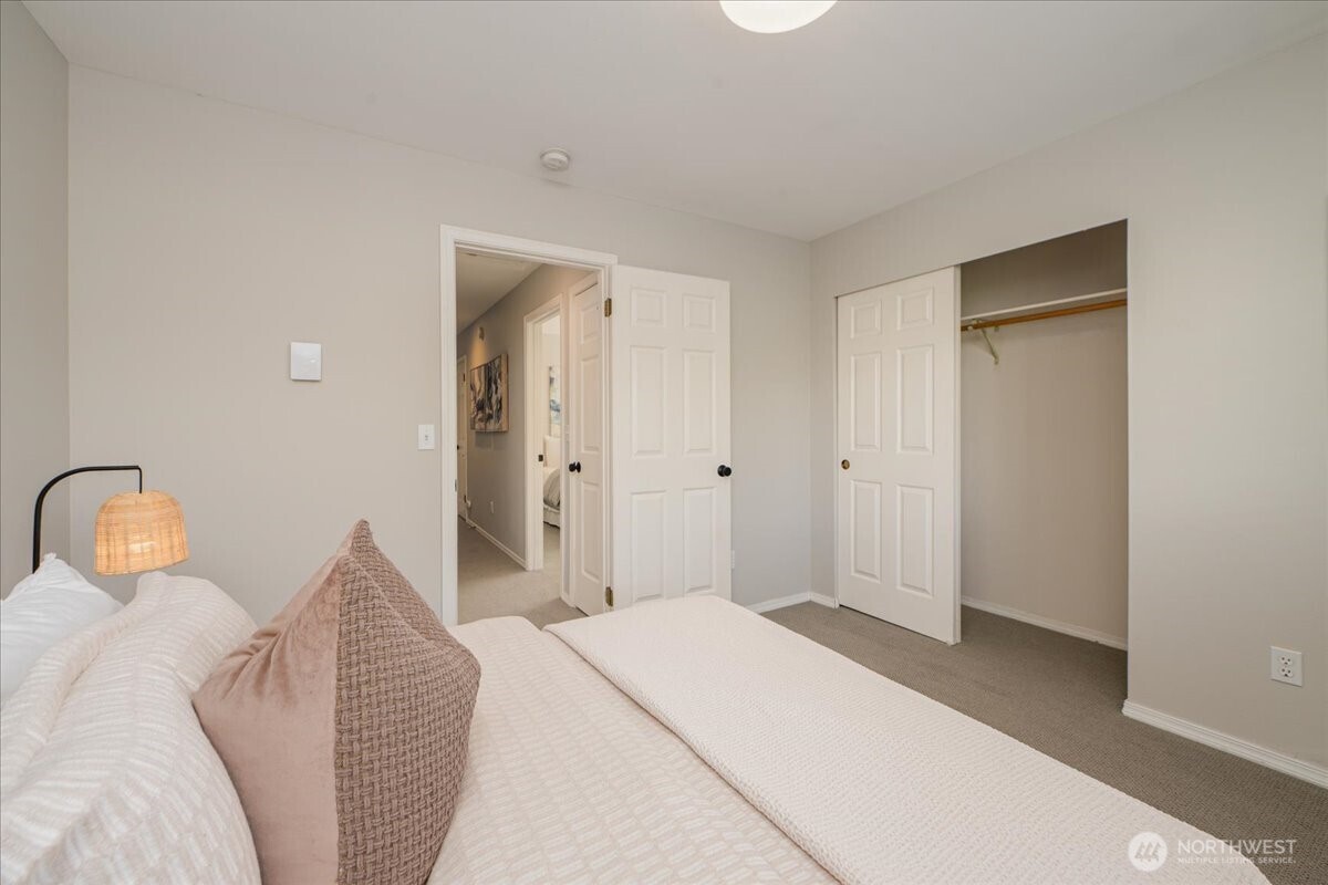2649 NW 64th Street , Seattle, WA 98107