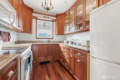 211 14th Avenue E, Seattle, WA 98112 - Photo 12