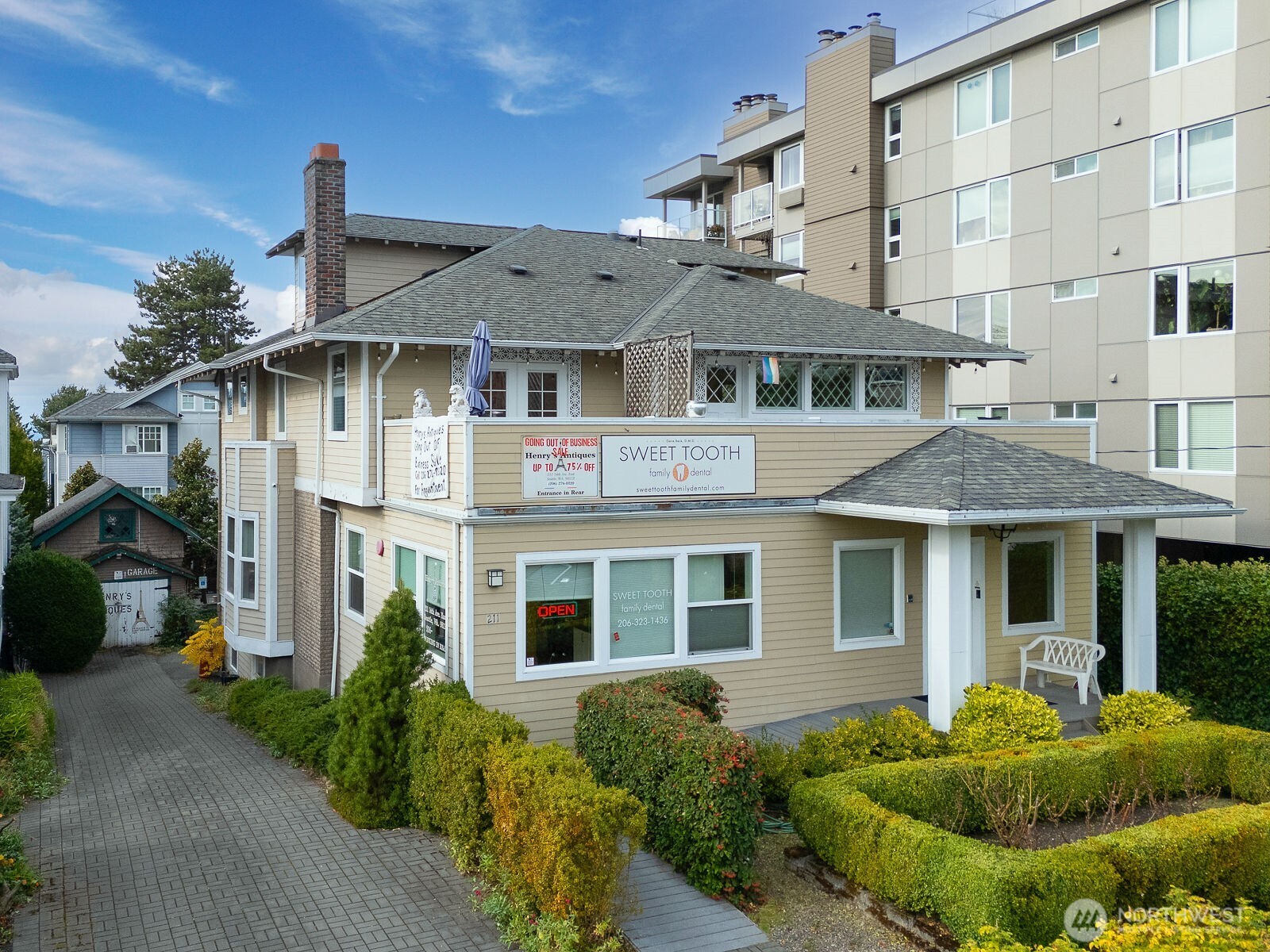 211 14th Avenue E, Seattle, WA 98112