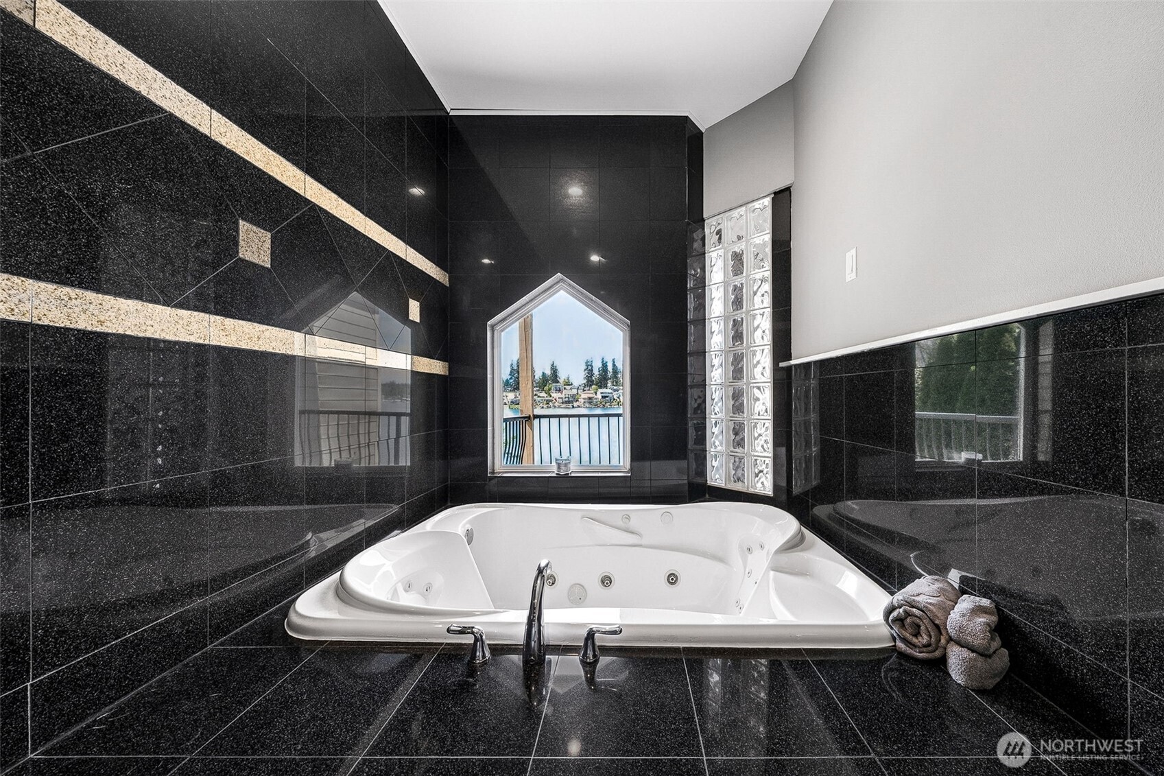 6804 Vandermark Road , Bonney Lake, WA 98391