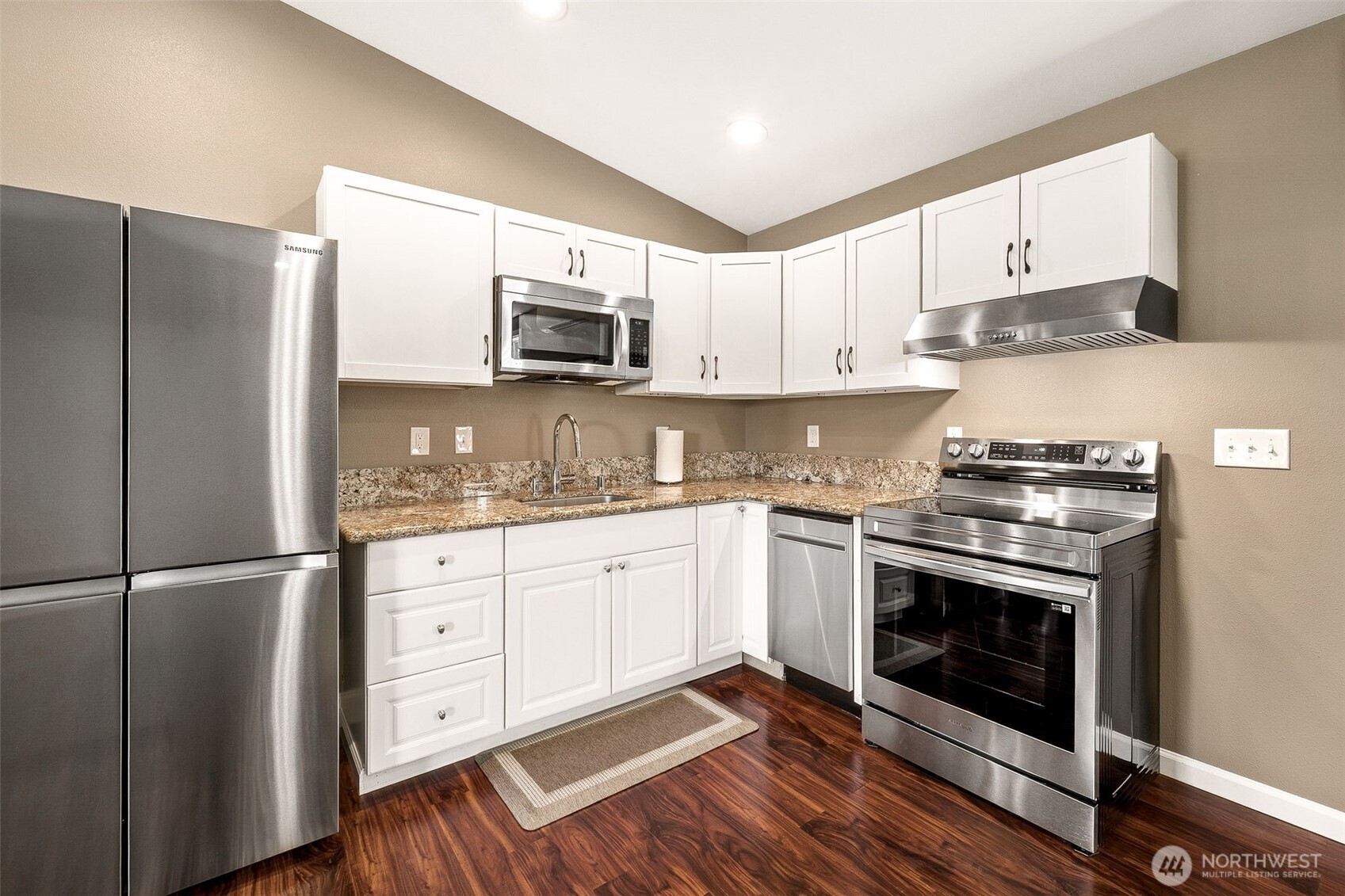 6804 Vandermark Road , Bonney Lake, WA 98391