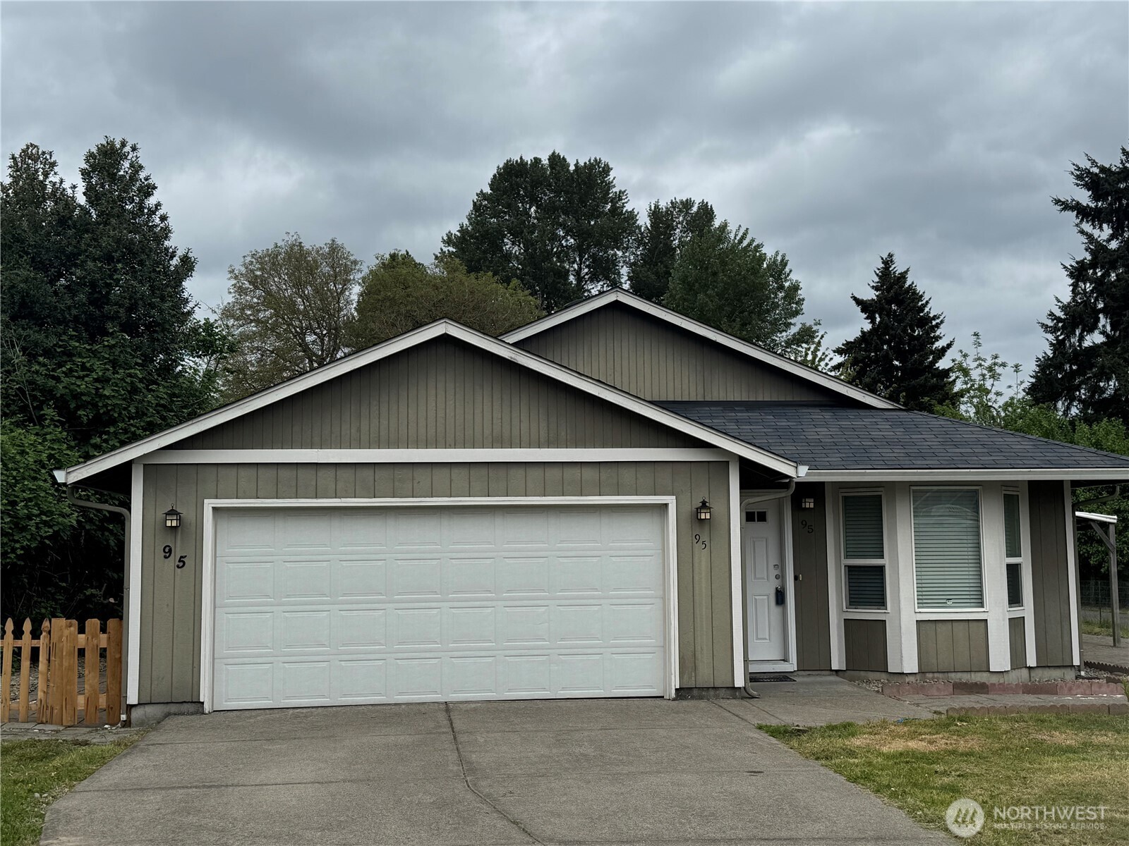 95 Barnes Street , Kelso, WA 98626