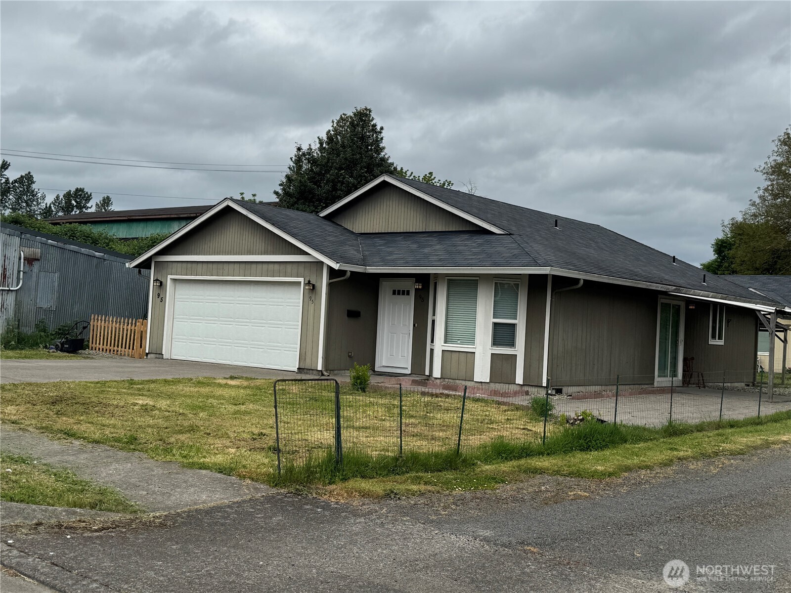 95 Barnes Street , Kelso, WA 98626