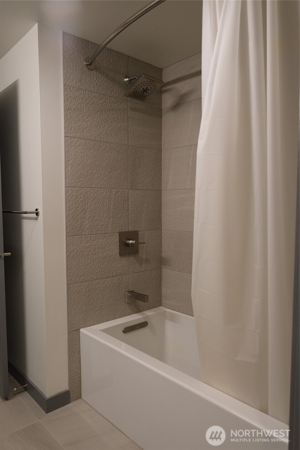 11903 NE 128th Street #108, Kirkland, WA 98034