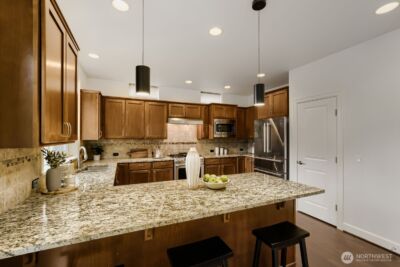 23257 SE 34th Place , Sammamish, WA 98075-6084 - Photo 10