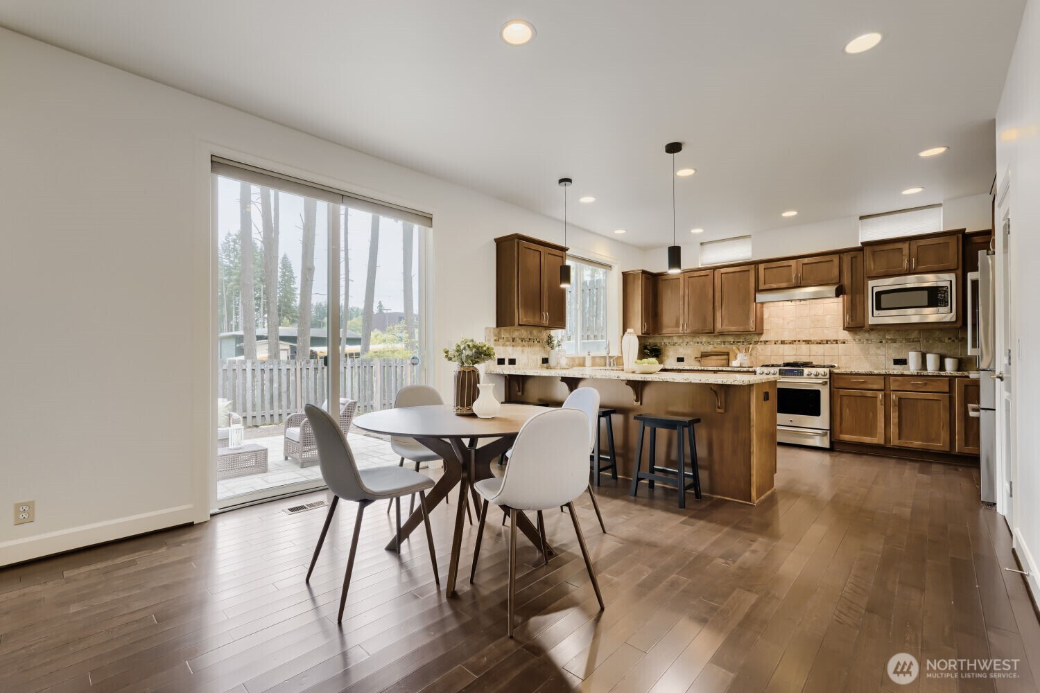 23257 SE 34th Place , Sammamish, WA 98075-6084