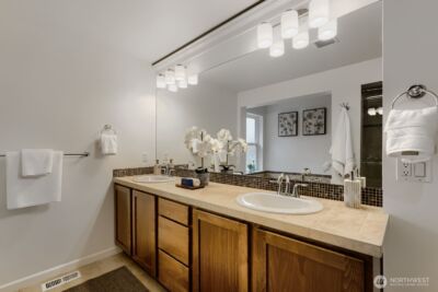 23257 SE 34th Place , Sammamish, WA 98075-6084 - Photo 18