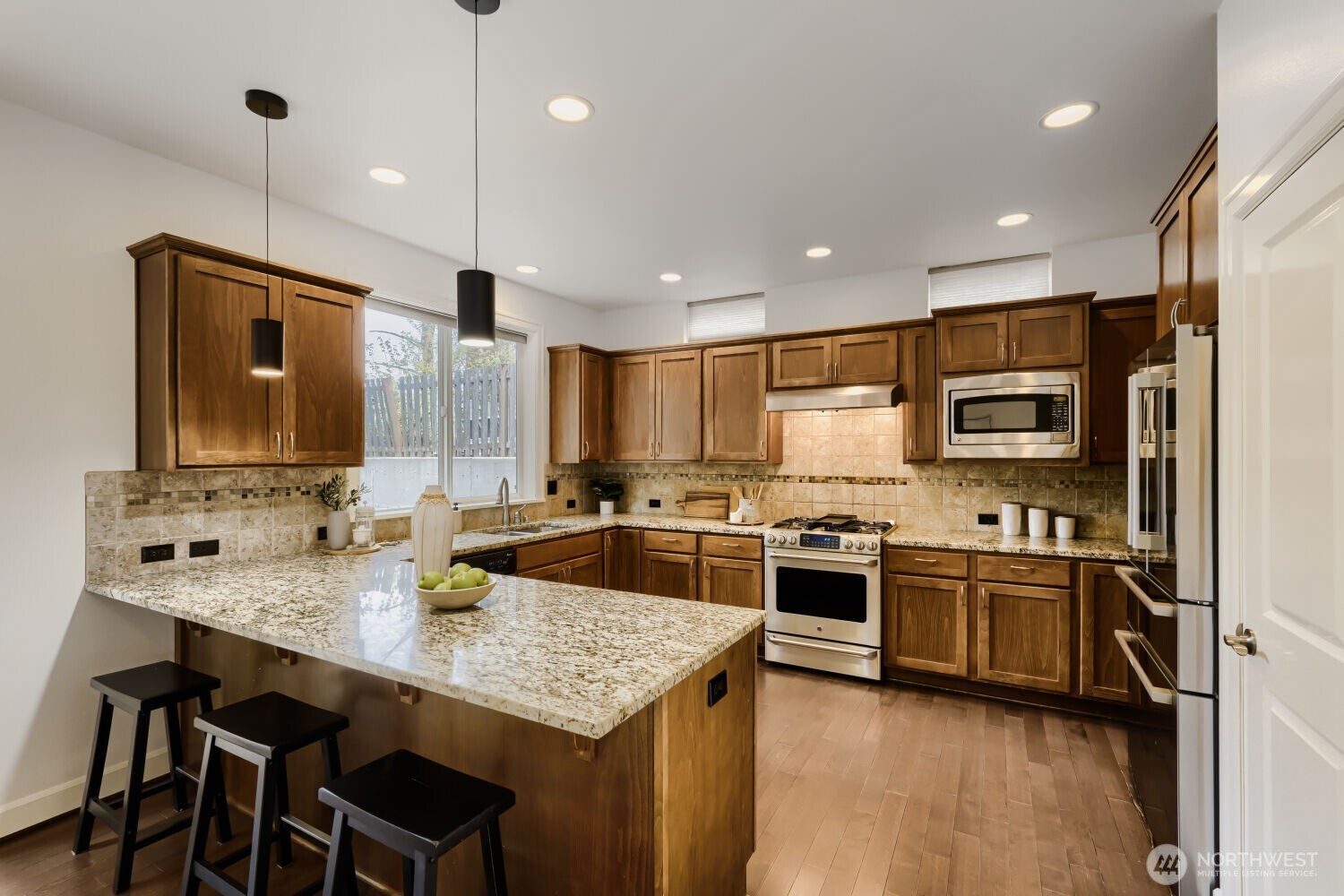 23257 SE 34th Place , Sammamish, WA 98075-6084