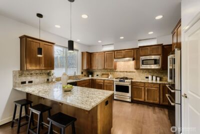 23257 SE 34th Place , Sammamish, WA 98075-6084 - Photo 9