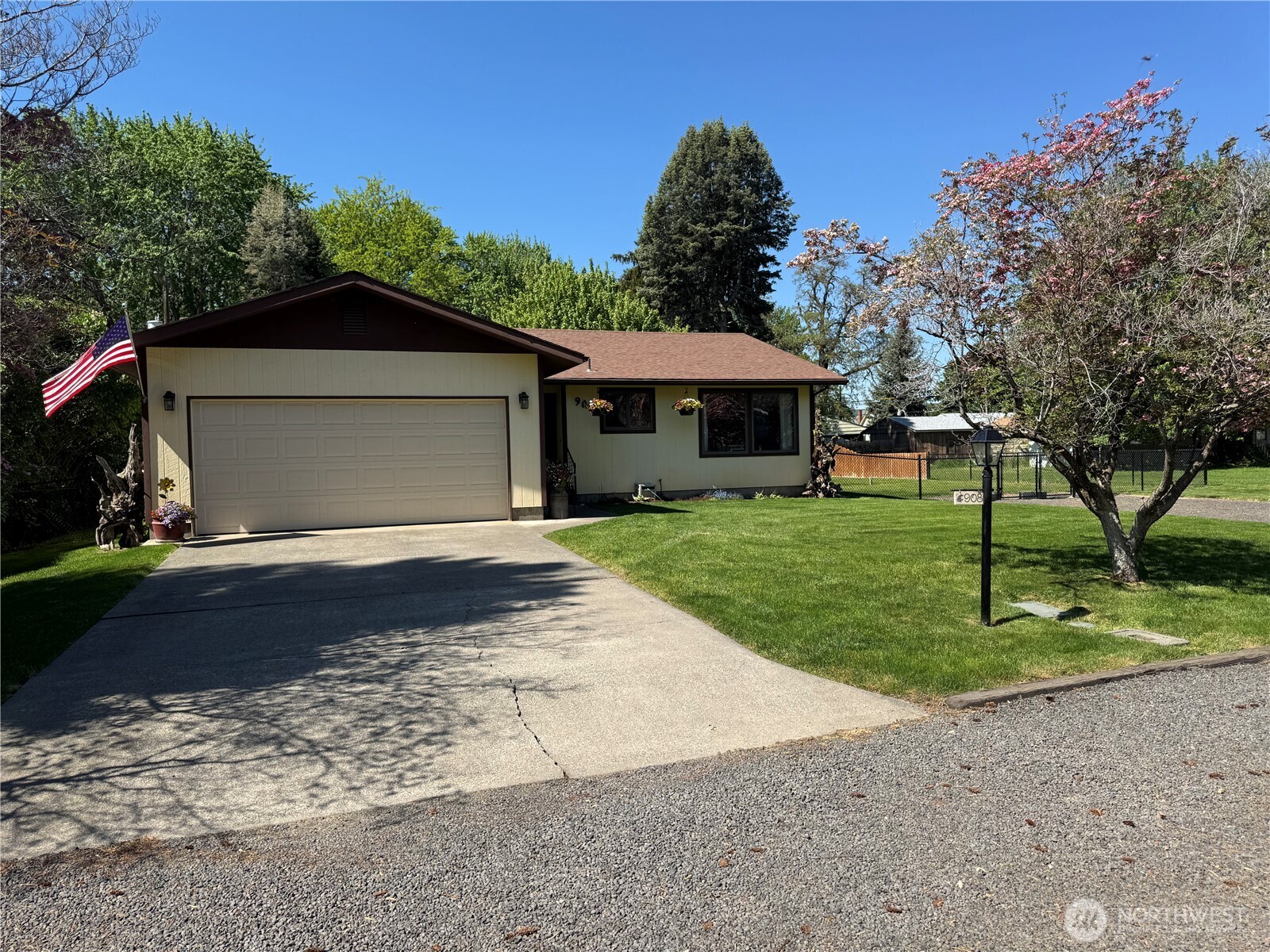 908 S 6th , Dayton, WA 99328-1402