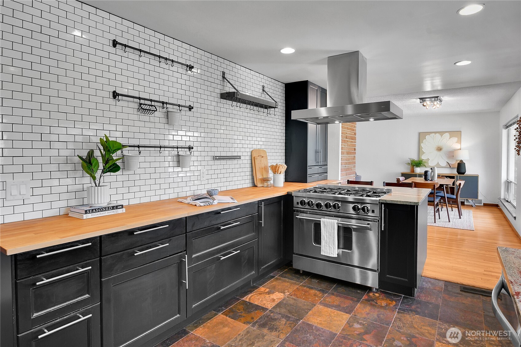 12727 Dayton Avenue N, Seattle, WA 98133