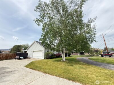 711 Locust Street , Omak, WA 98841 - Photo 2