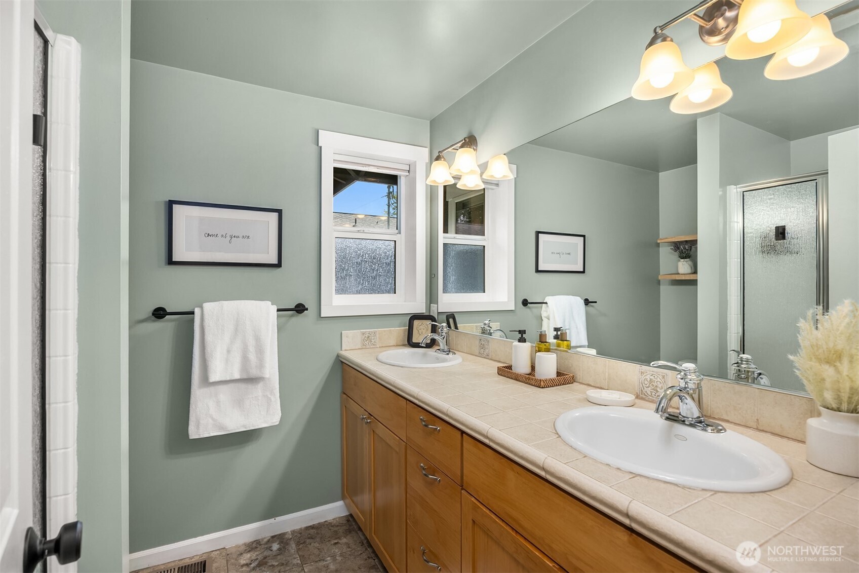 10430 NE Cascade Avenue , Bainbridge Island, WA 98110