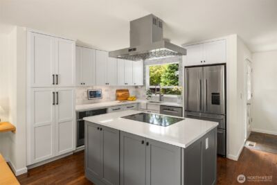 10430 NE Cascade Avenue , Bainbridge Island, WA 98110 - Photo 6