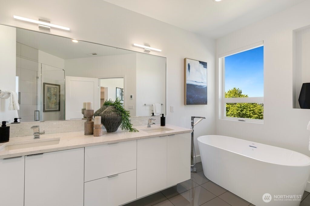 13643 SE 10th Street SE, Bellevue, WA 98005