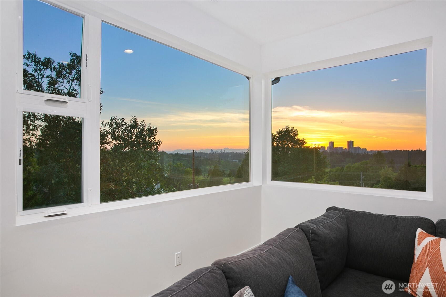 13643 SE 10th Street SE, Bellevue, WA 98005