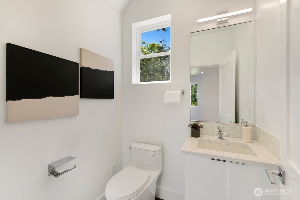 13643 SE 10th Street SE, Bellevue, WA 98005