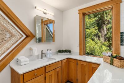 6420 NE Tara Lane , Bainbridge Island, WA 98110 - Photo 18