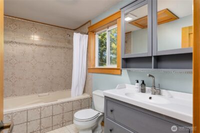 6420 NE Tara Lane , Bainbridge Island, WA 98110 - Photo 32