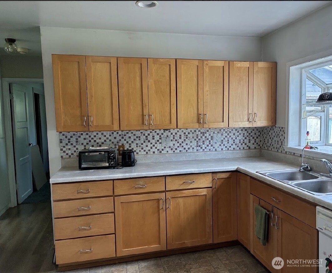 504 10th Avenue , Milton, WA 98354