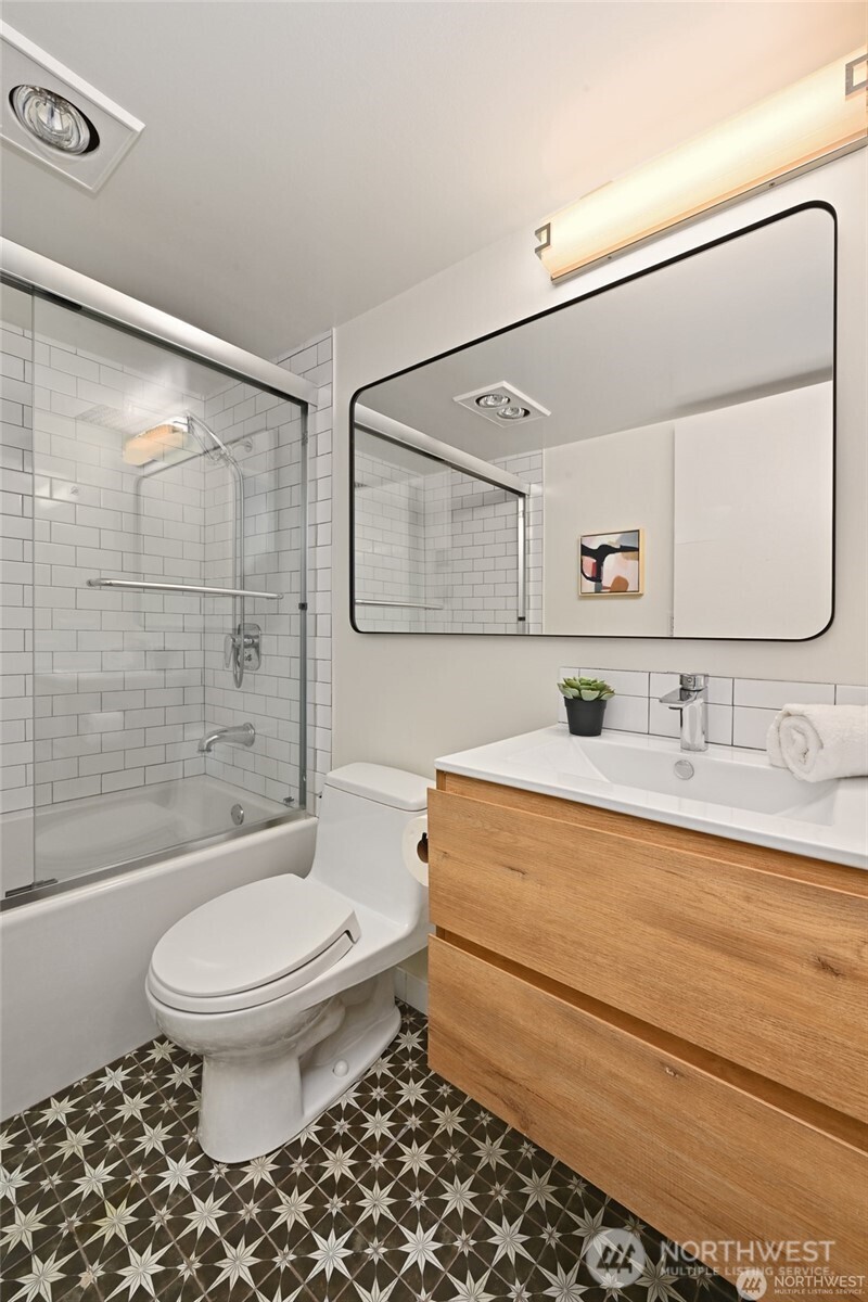 3710 25th Place W #405, Seattle, WA 98199