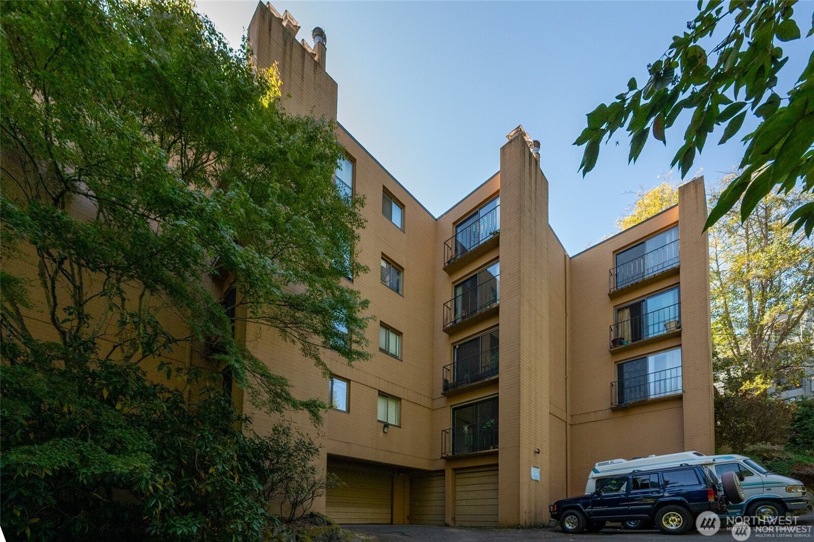 3710 25th Place W #405, Seattle, WA 98199