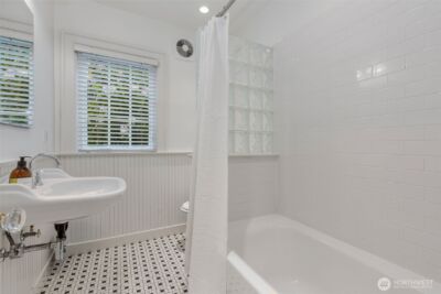 1945 Boyer Avenue E, Seattle, WA 98112 - Photo 15