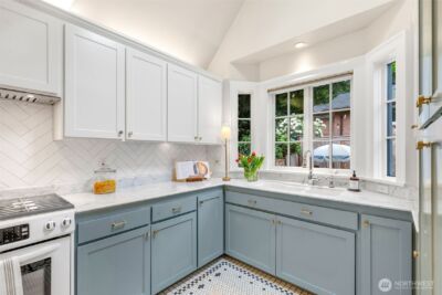 1945 Boyer Avenue E, Seattle, WA 98112 - Photo 10
