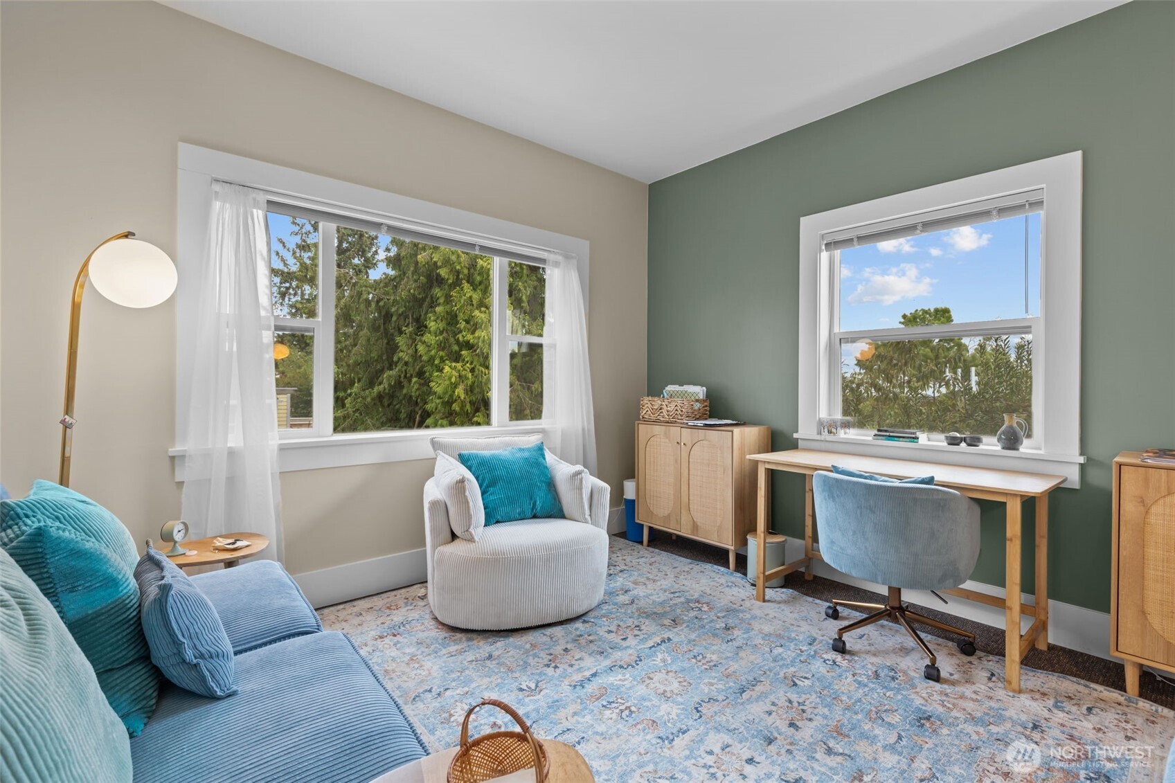 4510 Thackeray NE, Seattle, WA 98105