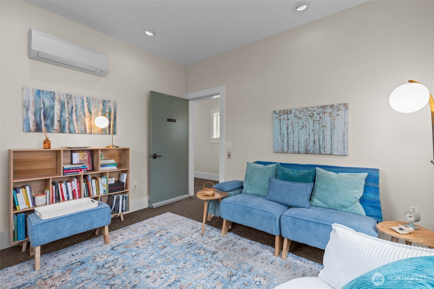 4510 Thackeray NE, Seattle, WA 98105