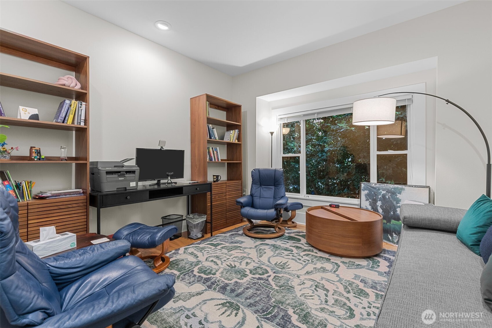 4510 Thackeray NE, Seattle, WA 98105