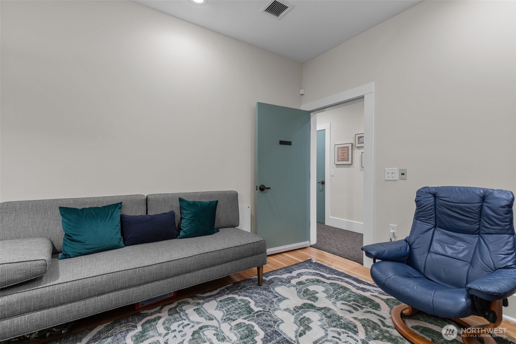 4510 Thackeray NE, Seattle, WA 98105