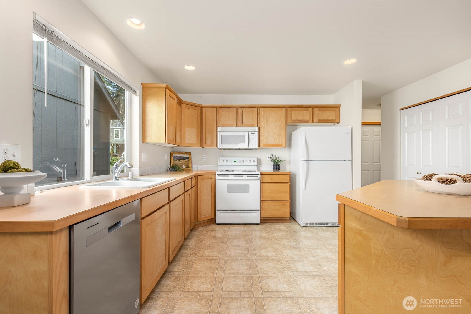 923 Sarah Ct NW , Olympia, WA 98502