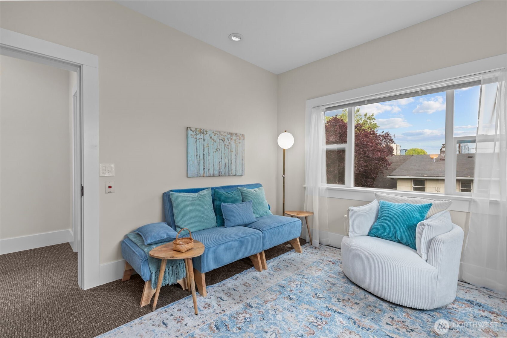 4510 Thackeray NE, Seattle, WA 98105